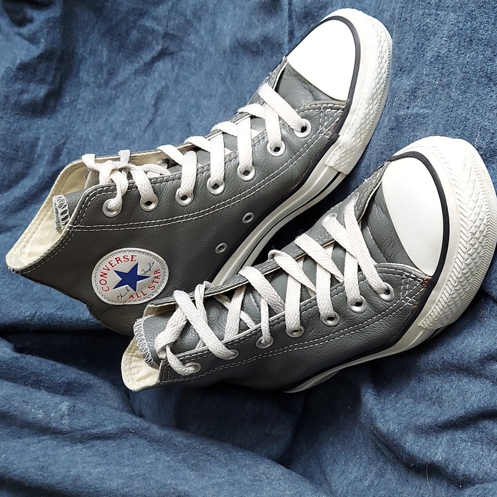 Converse All Star Chuck Taylor Hi-Tops - Gray Pebbled Leather - M4.5, W6.5